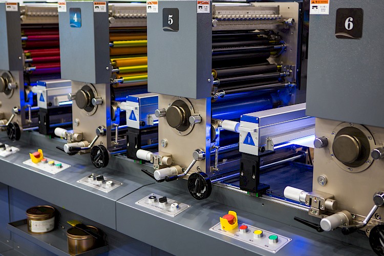 UV-LED curing system retrofitted to an existing printing press
